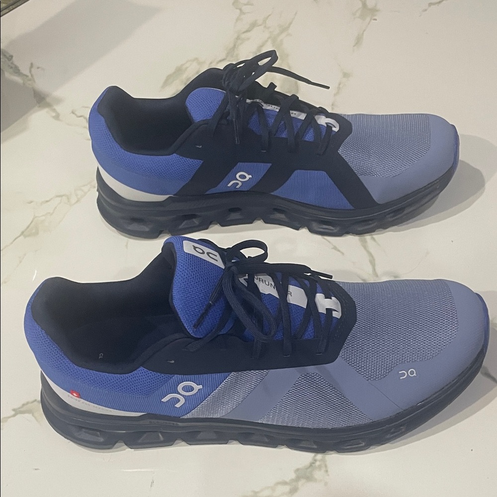 On Cloud Running Men's Blue and Gray Athletic Shoes brand new